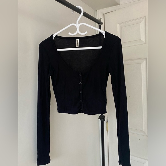 Sunday Best Holly Longsleeve - Picture 3 of 3